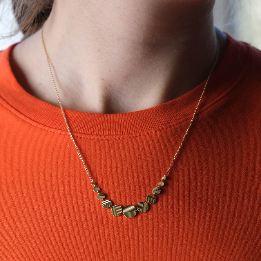 11 link contour disc necklace